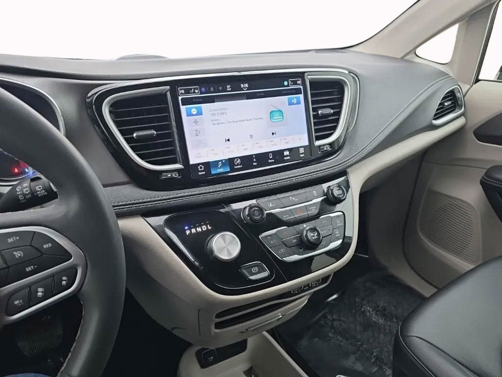 2024 Chrysler Pacifica Hybrid Select