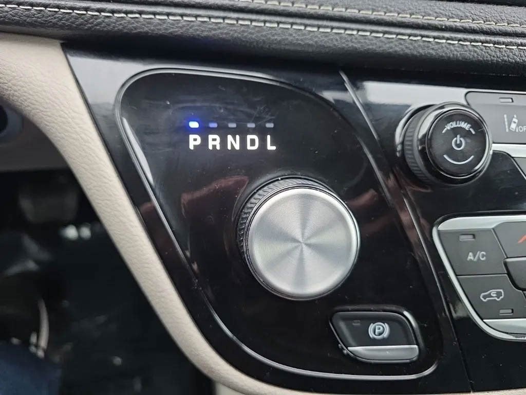 2024 Chrysler Pacifica Hybrid Select