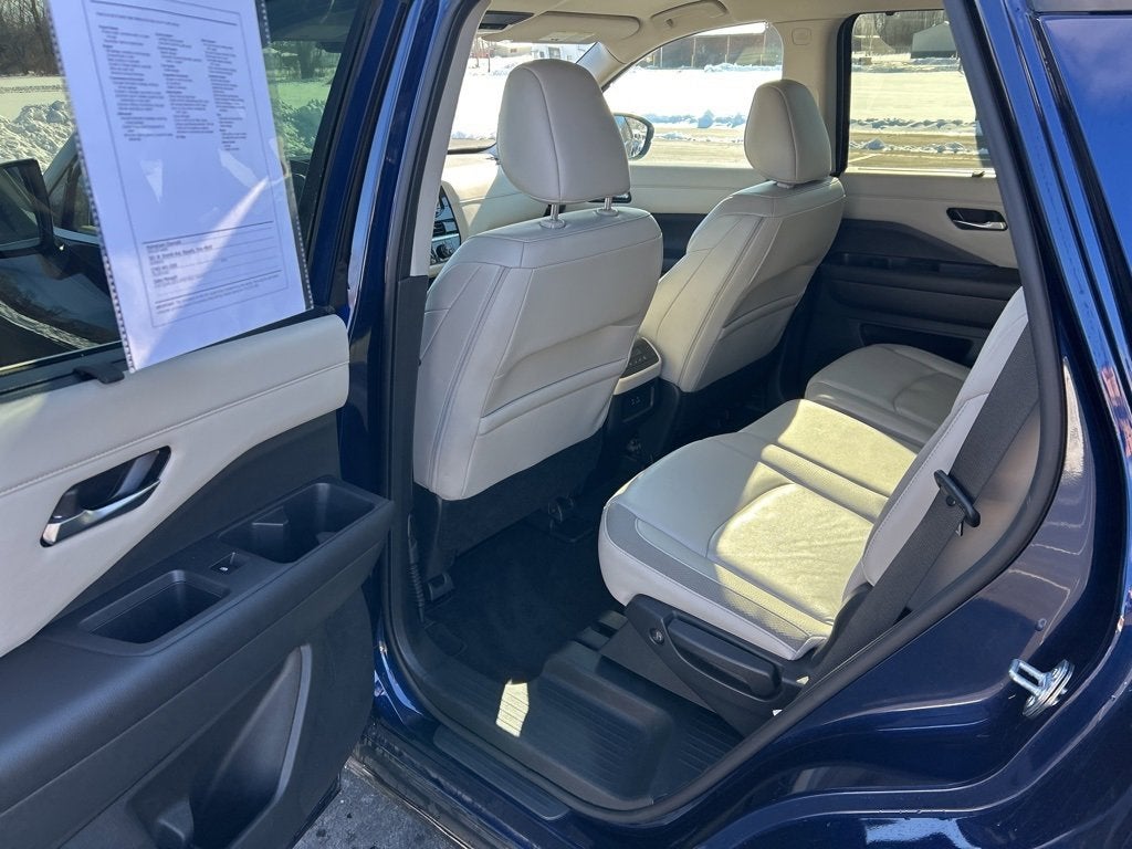 2023 Nissan Pathfinder SL