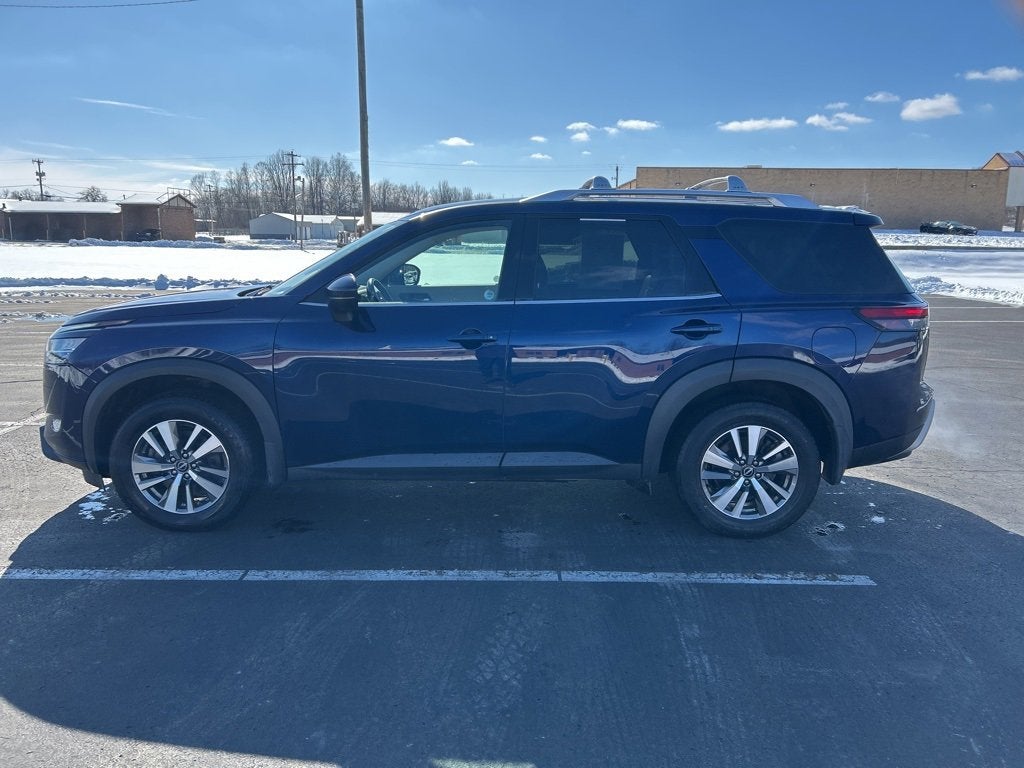 2023 Nissan Pathfinder SL