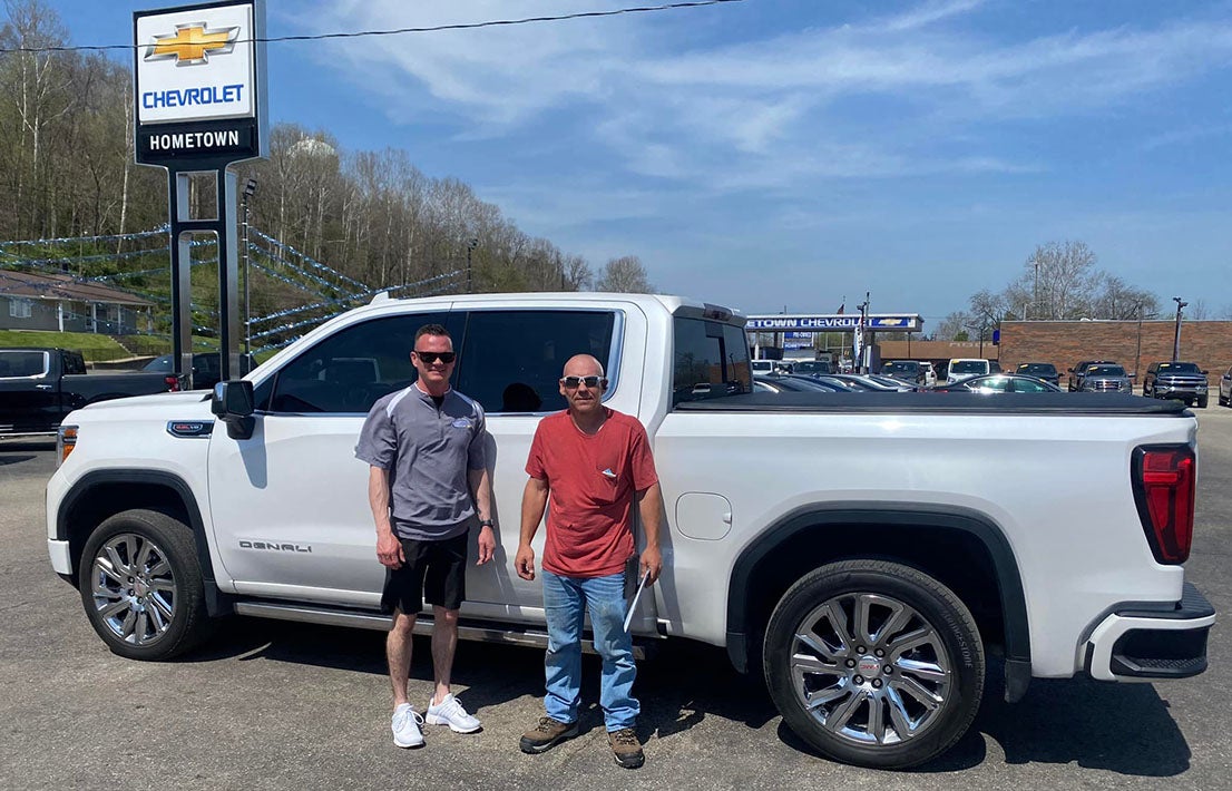 Purchasing a Pre-Owned Vehicle at Hometown Chevy in Waverly, Ohio